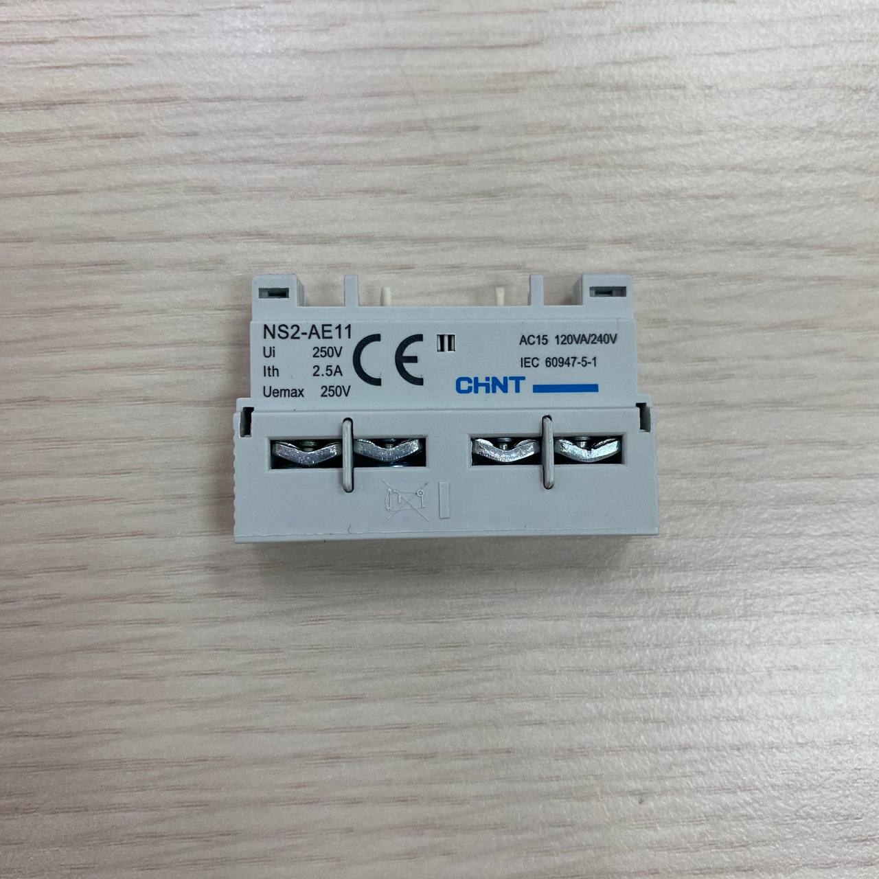 Tiếp điểm phụ lắp trước NS2-AE11